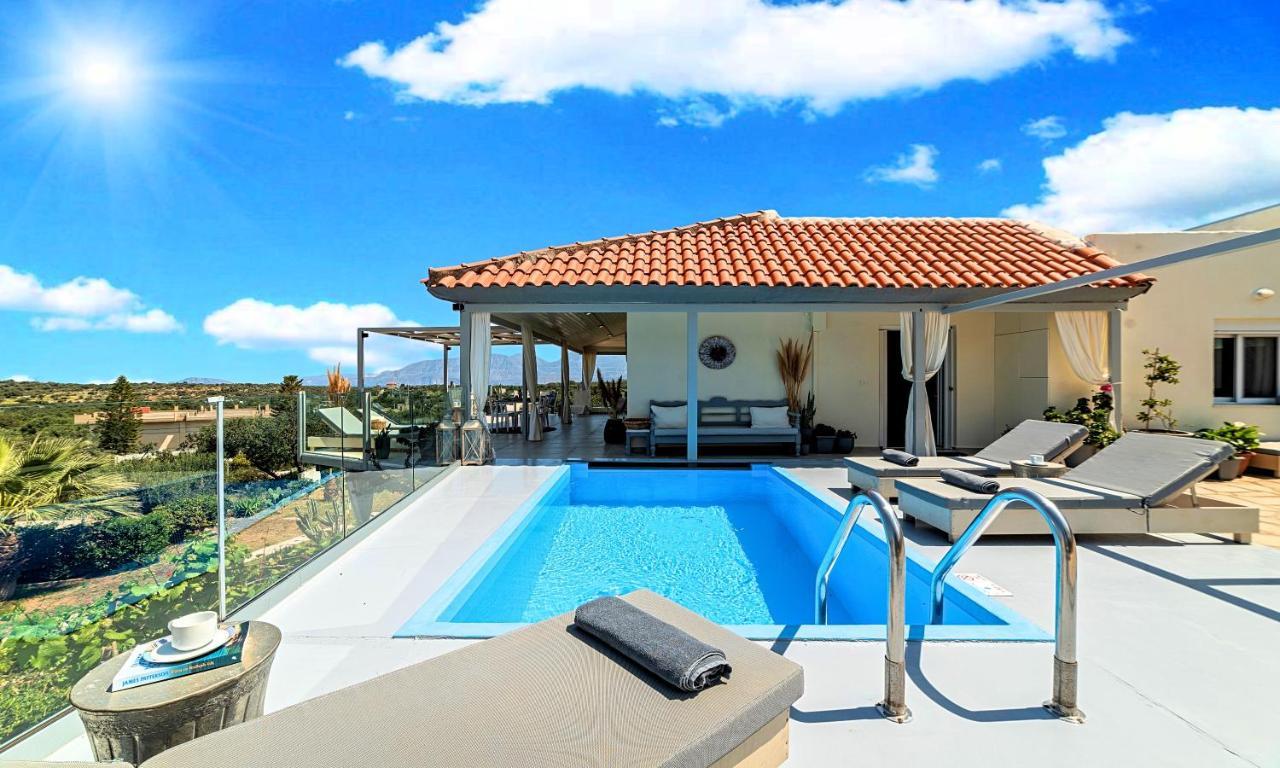 Olive Heated Pool Villa *